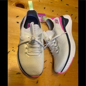 Skechers sneakers size 5